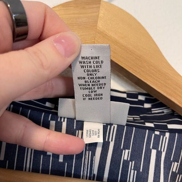 Catherine’s Printed Navy Button Down Blouse Size 4X - Picture 3 of 6